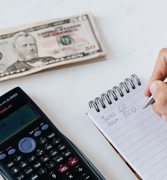 ¿Cuál es la mejor manera de administrar tu dinero para mantenerte dentro de tu presupuesto